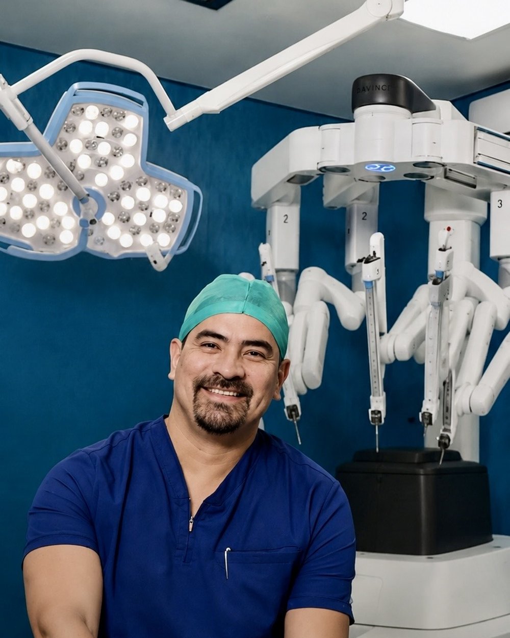 Dr. González en quirófano con el sistema Da Vinci